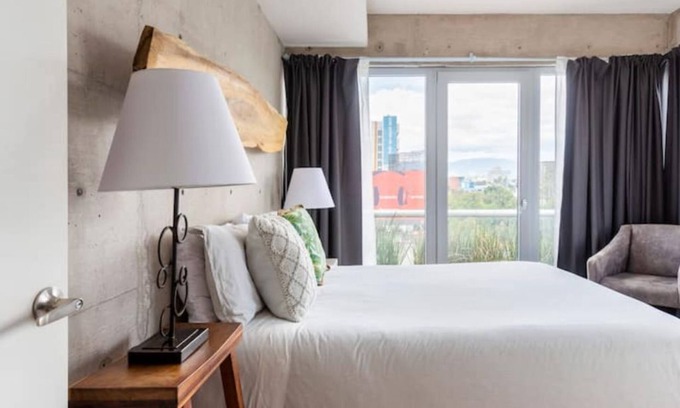 La Condesa Condo | Apartment in Condesa with views of Chapultepec Castle. Gym, pool & parking