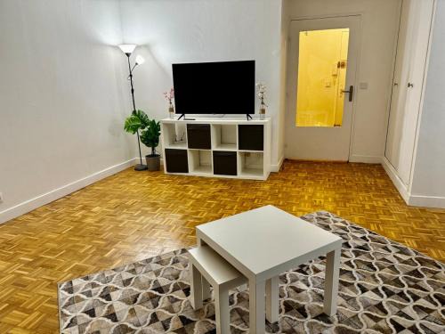 Cergy Apartment | Apartment in Cergy Prefecture