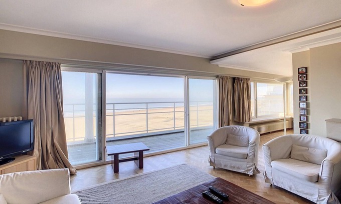 Knokke Apartment | Apartment in Duinbergen with Sea Views