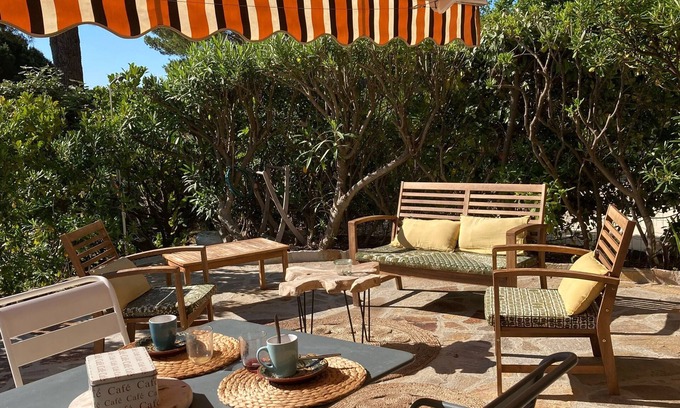 Le Lavandou Apartment | Apartment in edge of sea. Residence of standing