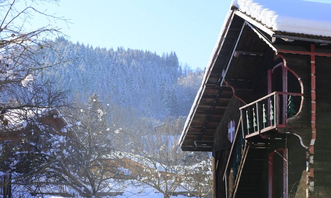 Les Esserts Apartment | Apartment in Morillon near Ski Slopes & Beach