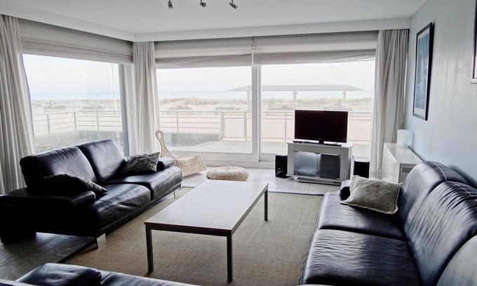 Nieuwpoort-aan-Zee Apartment | Apartment in Nieuwpoort by the Beach