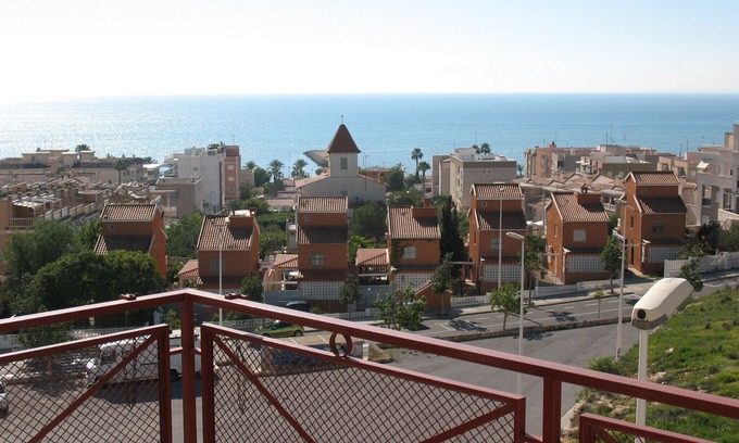 Santa Pola Apartment | Apartment in private urbanization with pool and garden area in Santa Pola