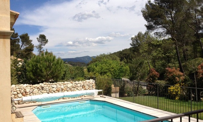 Peypin Apartment | Apartment in Provence with garden and swimming pool