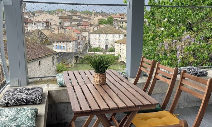 Nerac Apartment | Apartment in the center of Nérac with view and sauna
