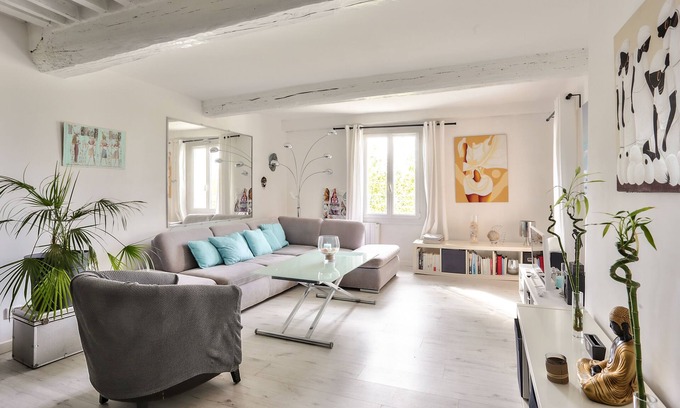 Frejus City Centre Apartment | Apartment in the historic center of Frejus with sea view.