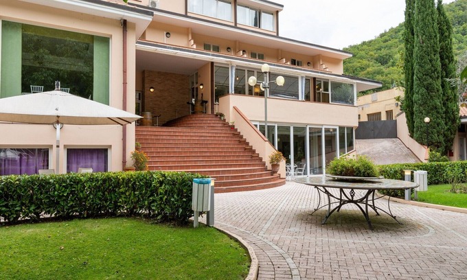 Foligno House | Apartment in Umbria with Pool & Nature Views