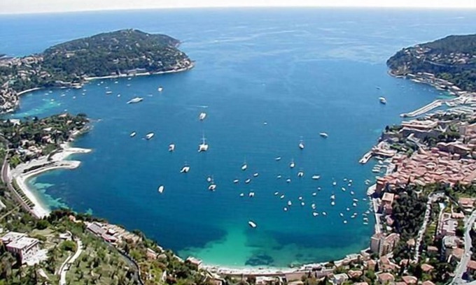 Beaulieu-sur-Mer House | Apartment in villa with garden 60 metres away from the beach, Parking, Wi-Fi