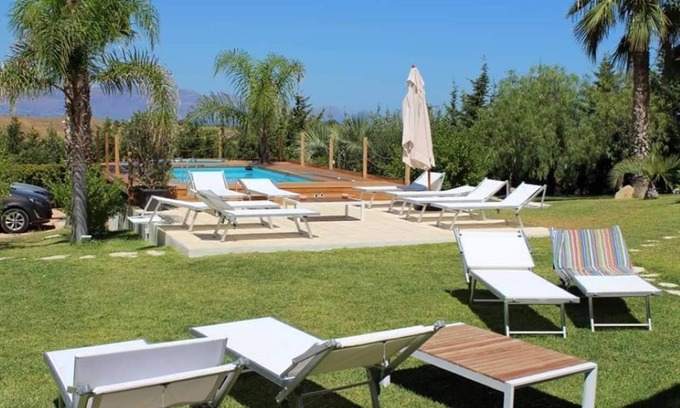 Partinico Apartment | Apartment in villa 900 meters from the sea overlooking the Gulf of Castellammare