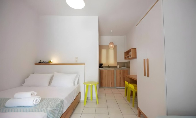 Gavrio Apartment | Apartment 'Irene Superior Triple Disability' with Terrace, Wi-Fi and Air Conditioning