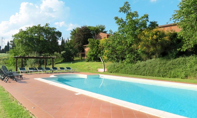 Castiglione del Lago House | Apartment in villa with WIFI, hot tub, A/C, private pool, TV, patio, pets allowed, panoramic view