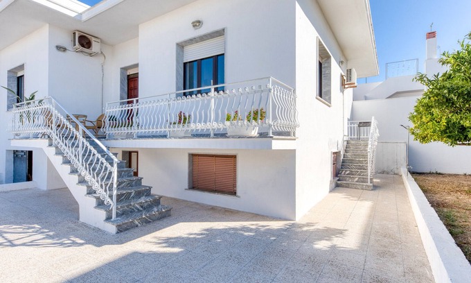 Castrignano del Capo Apartment | Apartment 'Villetta Municipio - Salento' with Private Terrace, Wi-Fi and Air Conditioning