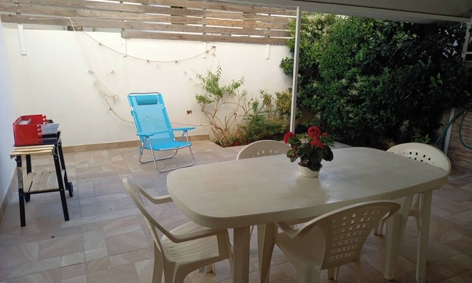 Lido Conchiglie Apartment | Apartment 'Blu' with Private Terrace, Private Garden and Air Conditioning