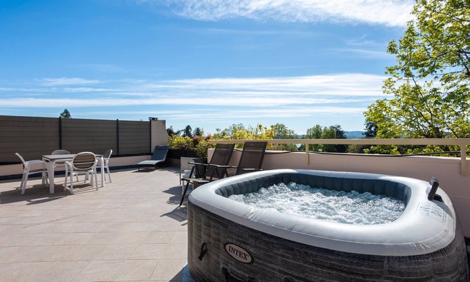 Lesa Apartment | Apartment 'Jacuzzi E Vistalago' with Lake View, Wi-Fi and Air Conditioning