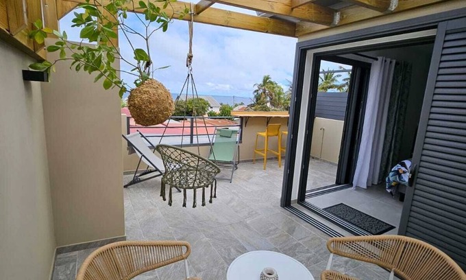 Saint-Pierre De La Reunion Apartment | Apartment Joly brise 4 in Terre Sainte near small beach/CHU