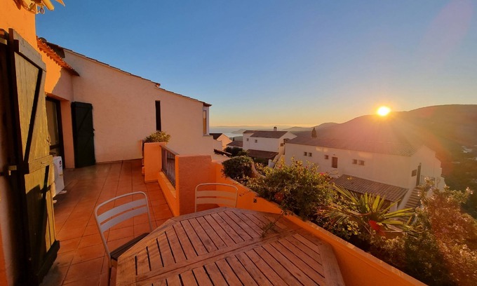 La Croix-Valmer Apartment | Apartment L'Azur: Spacious terrace with panoramic views, pool
