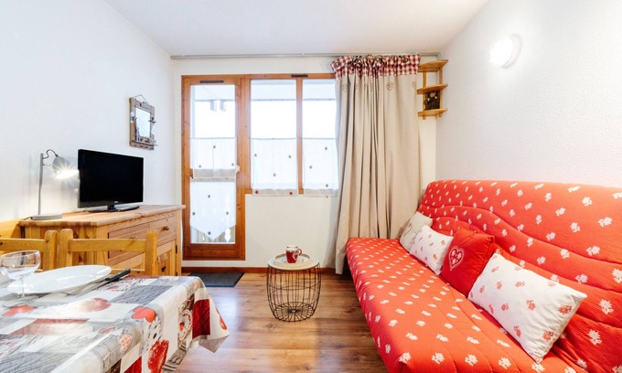 Valfrejus Apartment | Apartment "L'Edelweiss" with Mountain View and Balcony
