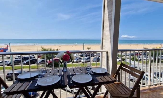 Saint-Jean-de-Monts Apartment | Apartment La Mer Etoilée, facing the sea in Saint-Jean-De-Monts