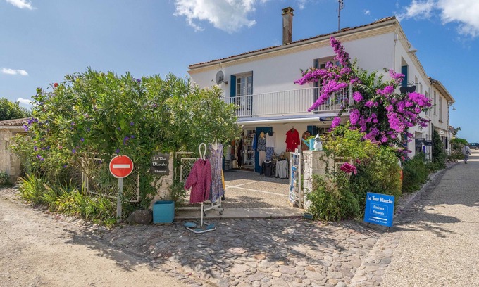 Talmont-sur-Gironde Apartment | Apartment 'La Presqu'ile' with Sea View, Balcony and Wi-Fi