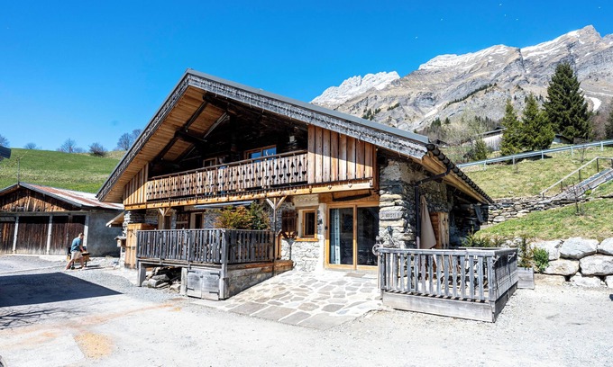 La Giettaz Apartment | Apartment 'La Bergerie' with Mountain View, Private Terrace and Wi-Fi