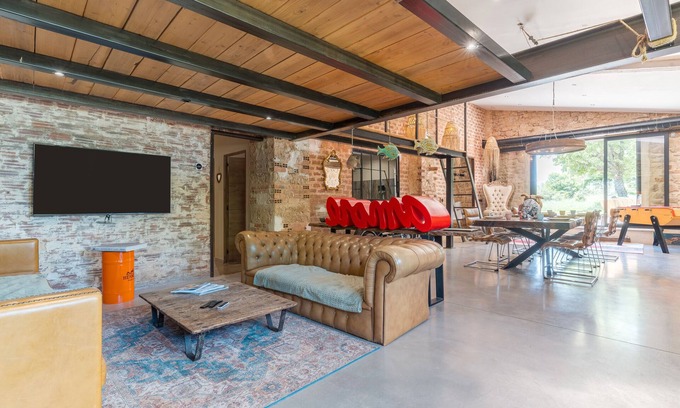 Esparron Apartment | Apartment 'La Bergerie' with Shared Pool, Wi-Fi and Air Conditioning