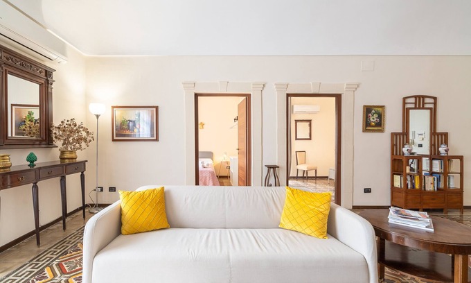 Noto Historic Centre Apartment | Apartment 'La Casa Di Lucia' with Sea View, Wi-Fi and Air Conditioning