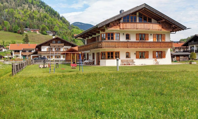 Wallgau Apartment | Apartment 'Landhaus Bergkulisse' with Mountain View, Shared Terrace and Wi-Fi