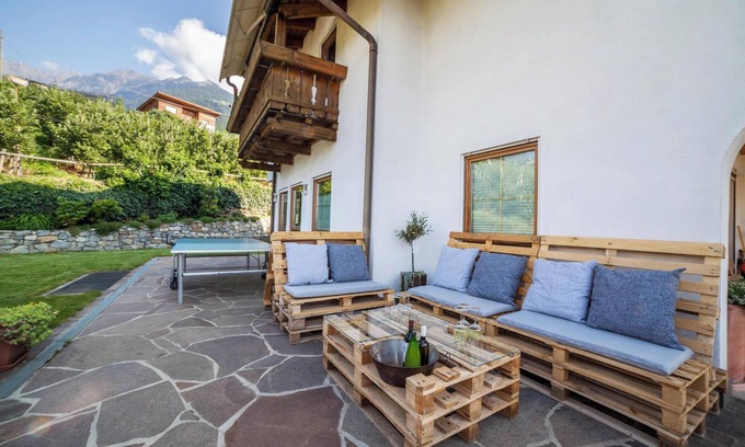 Caines Apartment | Apartment "Langeshof - Morgensonne" with Mountain View, Balcony & Garden