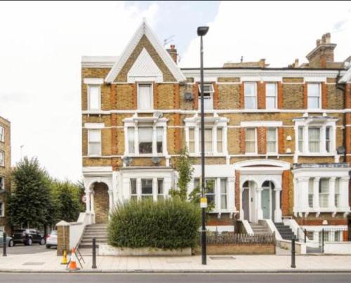 Shaftesbury Apartment | apartment Lavender Hill