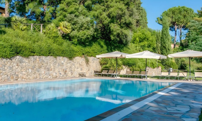 San Miniato Apartment | Apartment 'Le Tre Civette' with Shared Pool, Private Garden and Wi-Fi