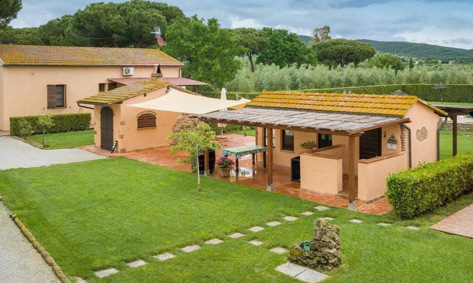 Piombino Apartment | Apartment 'Leccio' with Shared Pool, Wi-Fi and Air Conditioning