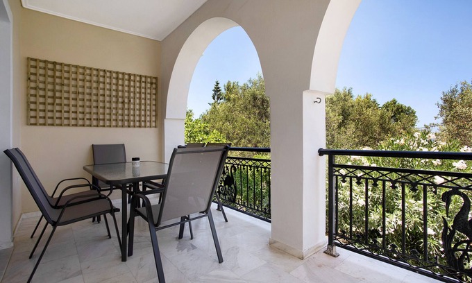 Xirokastello Apartment | Apartment 'Levante Breeze 1' with Balcony, Wi-Fi and Air Conditioning