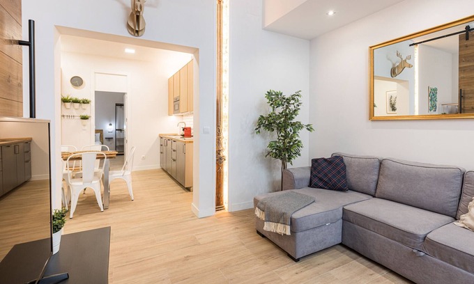 Barrio de La Latina Apartment | Apartment located for up to 8 people, located in La Latina, next to Plaza Mayor