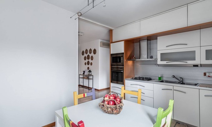 Historic Centre Apartment | Apartment located on the second floor of a building with a lift.In 80 square meters it comfortably accommodates 4 people with a double bedroom and a sofa bed in the living room.We are located in a residential area, Palestro, 6 km away from the Padova Ove