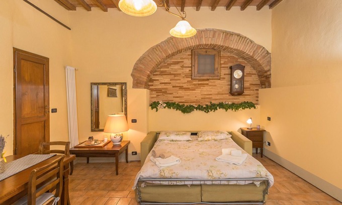 Chianni Apartment | Apartment 'Loft De' Riccardi' with Wi-Fi and Air Conditioning