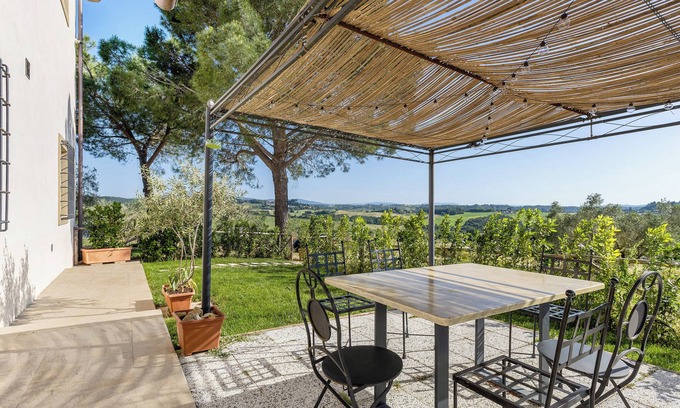 Poggiarello Apartment | Apartment 'Matti - Margot' with Private Garden, Wi-Fi and Air Conditioning
