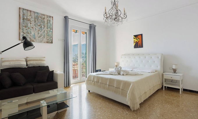 La Spezia Apartment | Apartment 'Merlino' with Balcony, Wi-Fi and Air Conditioning