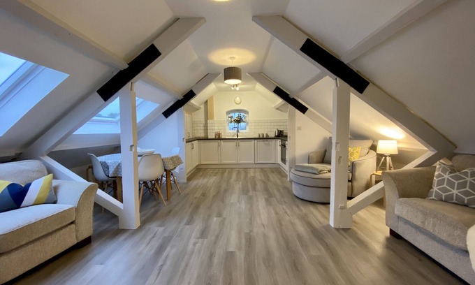 Linslade Apartment | Apartment- Modern- Ensuite with Shower- 2 Bedrooms