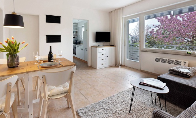Gaienhofen Apartment | Apartment 'Muggelbude am Bodensee' with Balcony and Wi-Fi