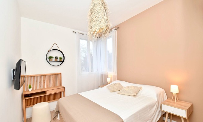 Royan Apartment | Apartment Near market- 6 pers. 2 bedrooms- air conditioning- parking