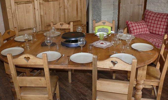 Samoens Apartment | Apartment near Samoëns town center 85 m², sleeps 8 to 12, renovated in 2011