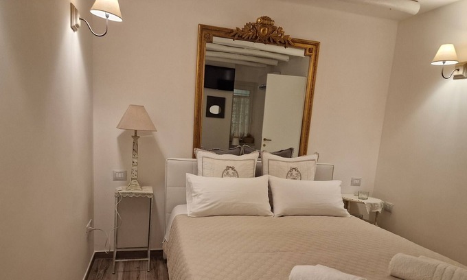 Bari City Centre Apartment | Apartment no. 2 elegant structure in the city center