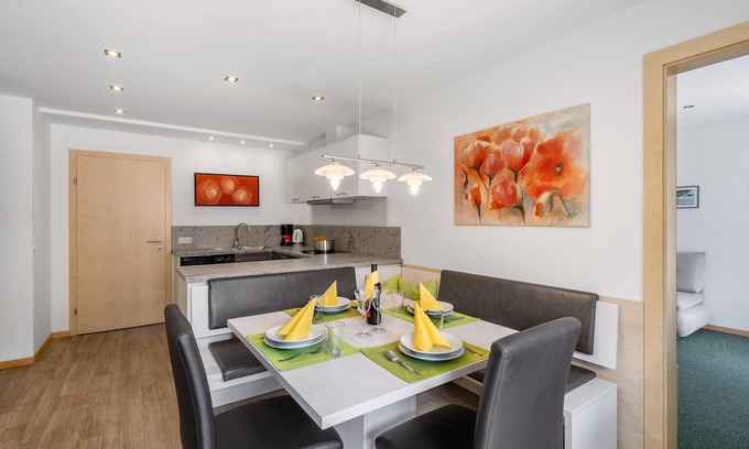 Kaprun Apartment | Apartment 'Nr 12 Haus Voglreiter' with Mountain View, Shared Garden and Wi-Fi