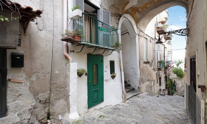 Historical Center Apartment | Apartment 'Oasi Del Petraio' with Balcony, Wi-Fi and Air Conditioning