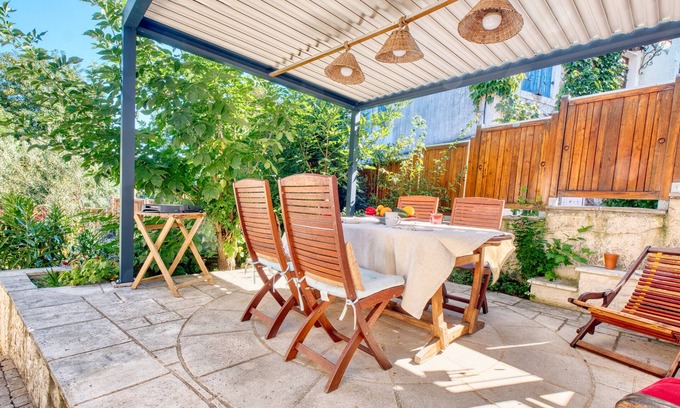 Perigueux Apartment | Apartment "Olympe" – Terrace and Garden, Ideal for Couples or Small Families