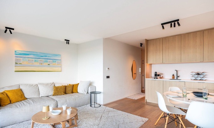 Sint-Idesbald Apartment | Apartment on Zeedijk with Stunning Sea Views