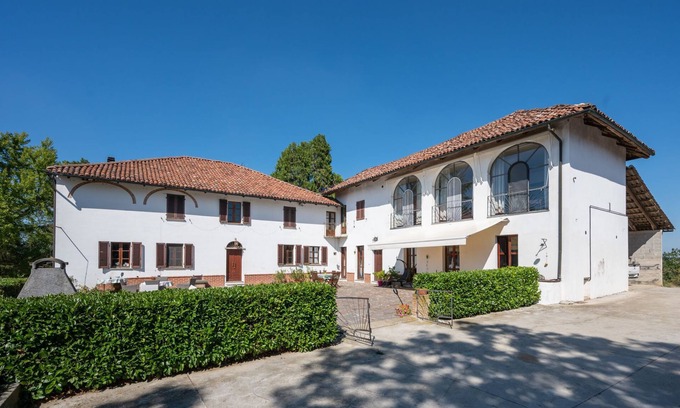 Azzano d'Asti Apartment | Apartment Paolo by Interhome