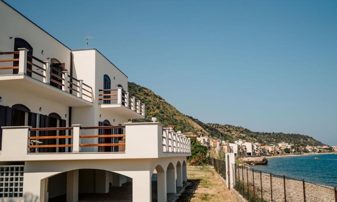 Marina di Caronia Apartment | Apartment Pinta by Interhome