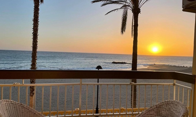 Torrenueva Apartment | Apartment 'Primera Linea De Playa' with Sea View, Wi-Fi and Air Conditioning