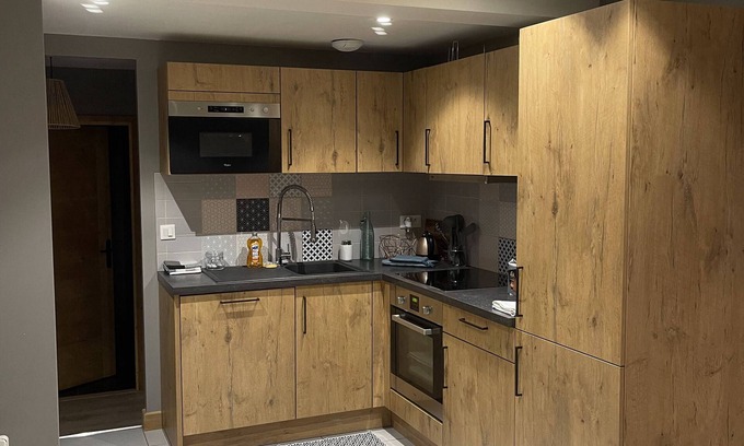 Vailly Apartment | Apartment rental per night, per week.